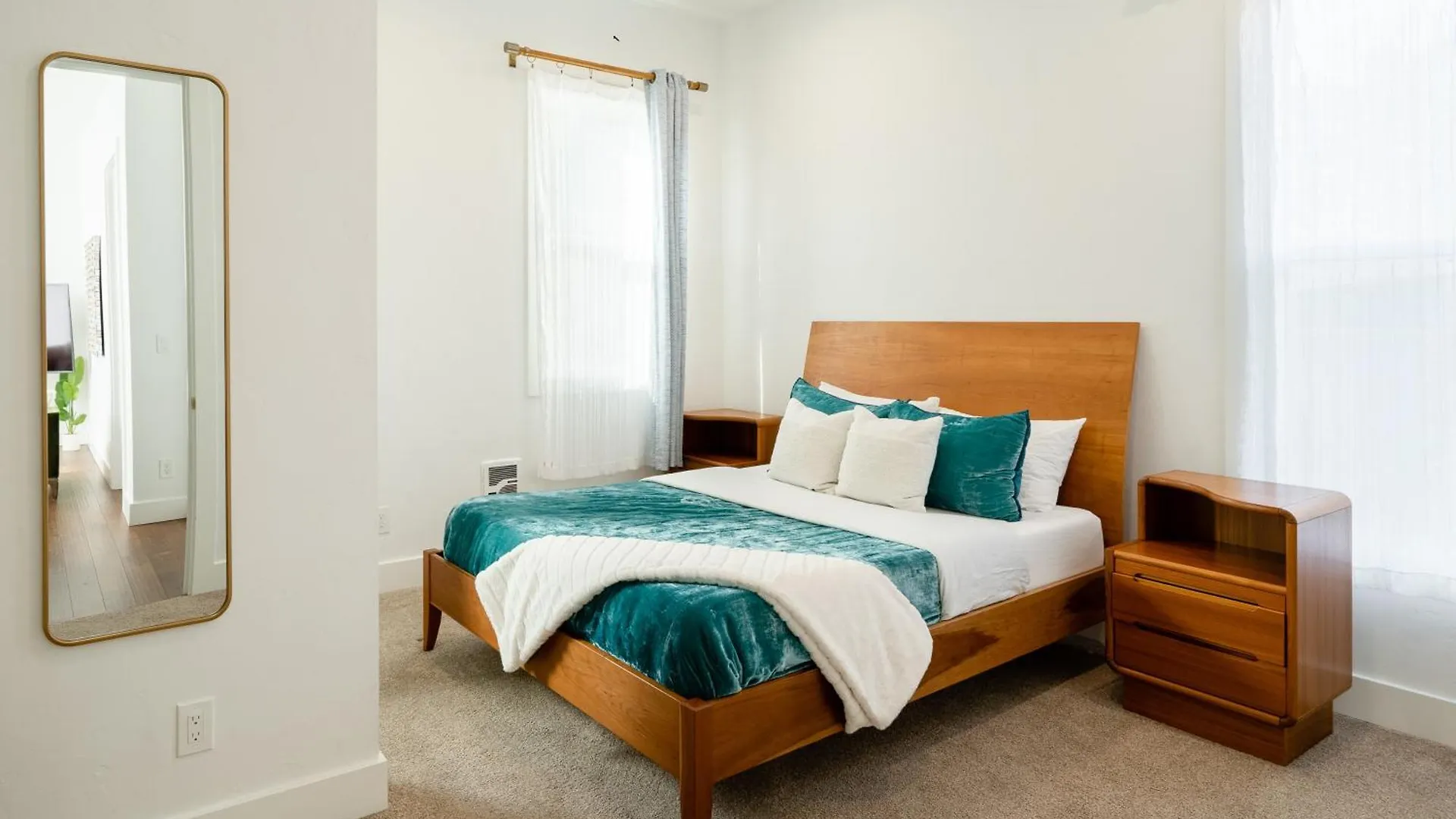Holiday home Stay Portland - Heart Of Portland Midcentury Dream 95 Walkscore 3Br United States